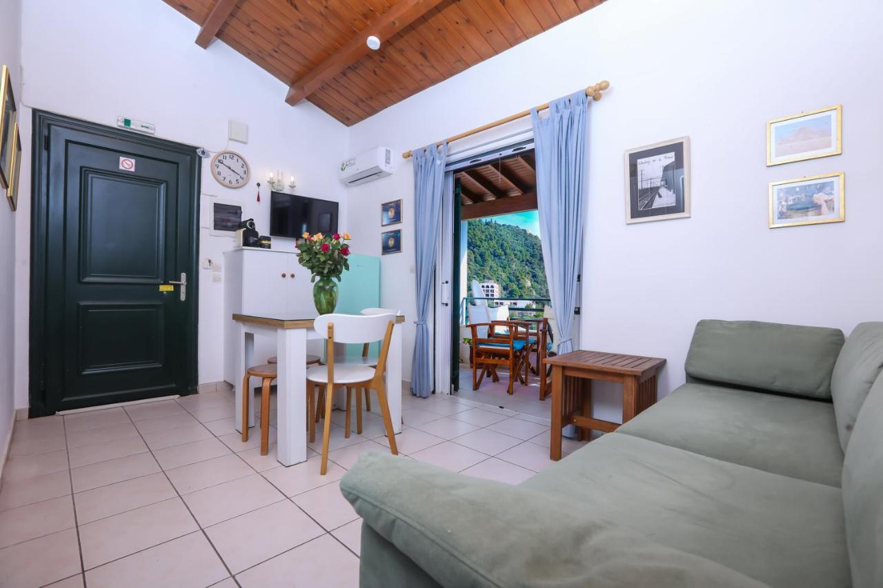 Suzanne'S Apartment Glyfada Menigos Resort エクステリア 写真