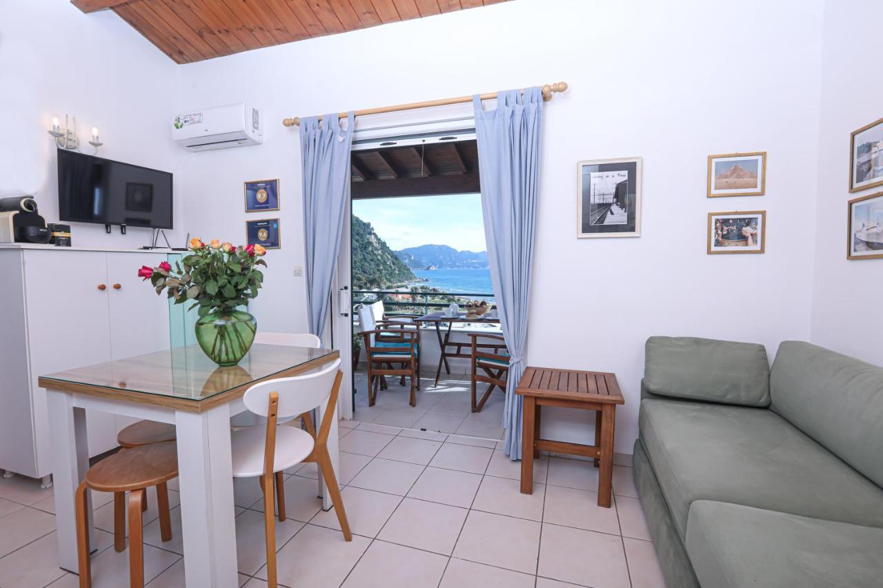 Suzanne'S Apartment Glyfada Menigos Resort エクステリア 写真