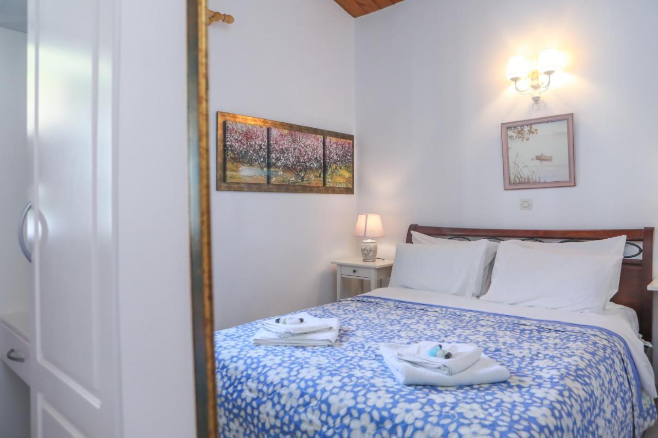Suzanne'S Apartment Glyfada Menigos Resort エクステリア 写真